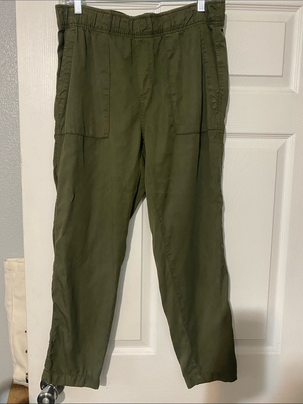 GAP Olive Green Cropped Pull-On Pants